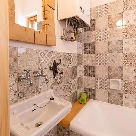 Sirius G In Center Of Cb Apartment *